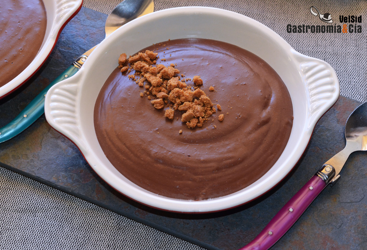 Pudin cremoso de plátano caramelizado y chocolate