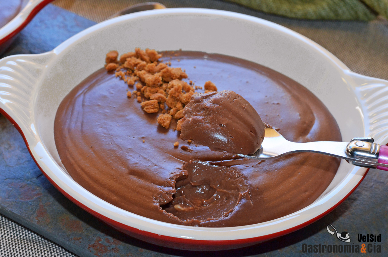 Pudin cremoso de plátano caramelizado y chocolate