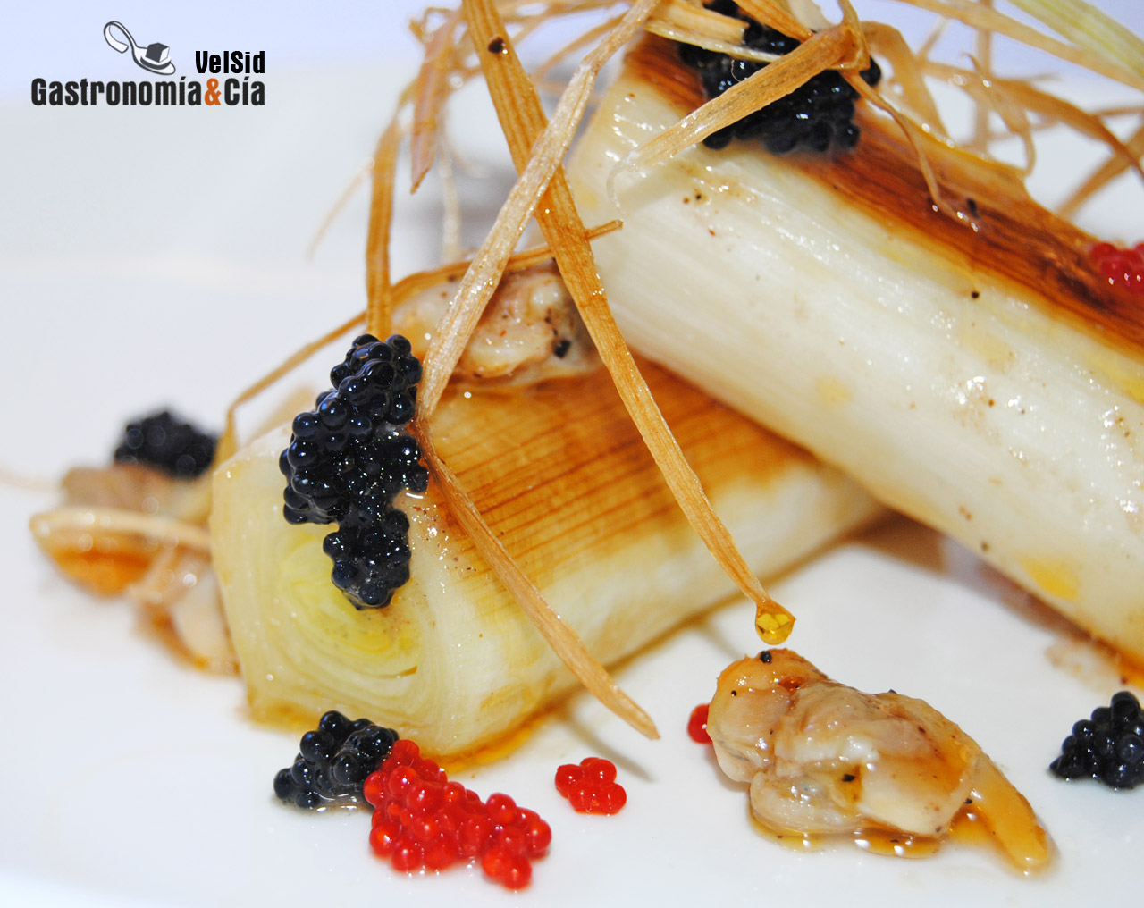 Puerros con berberechos en salsa romesco