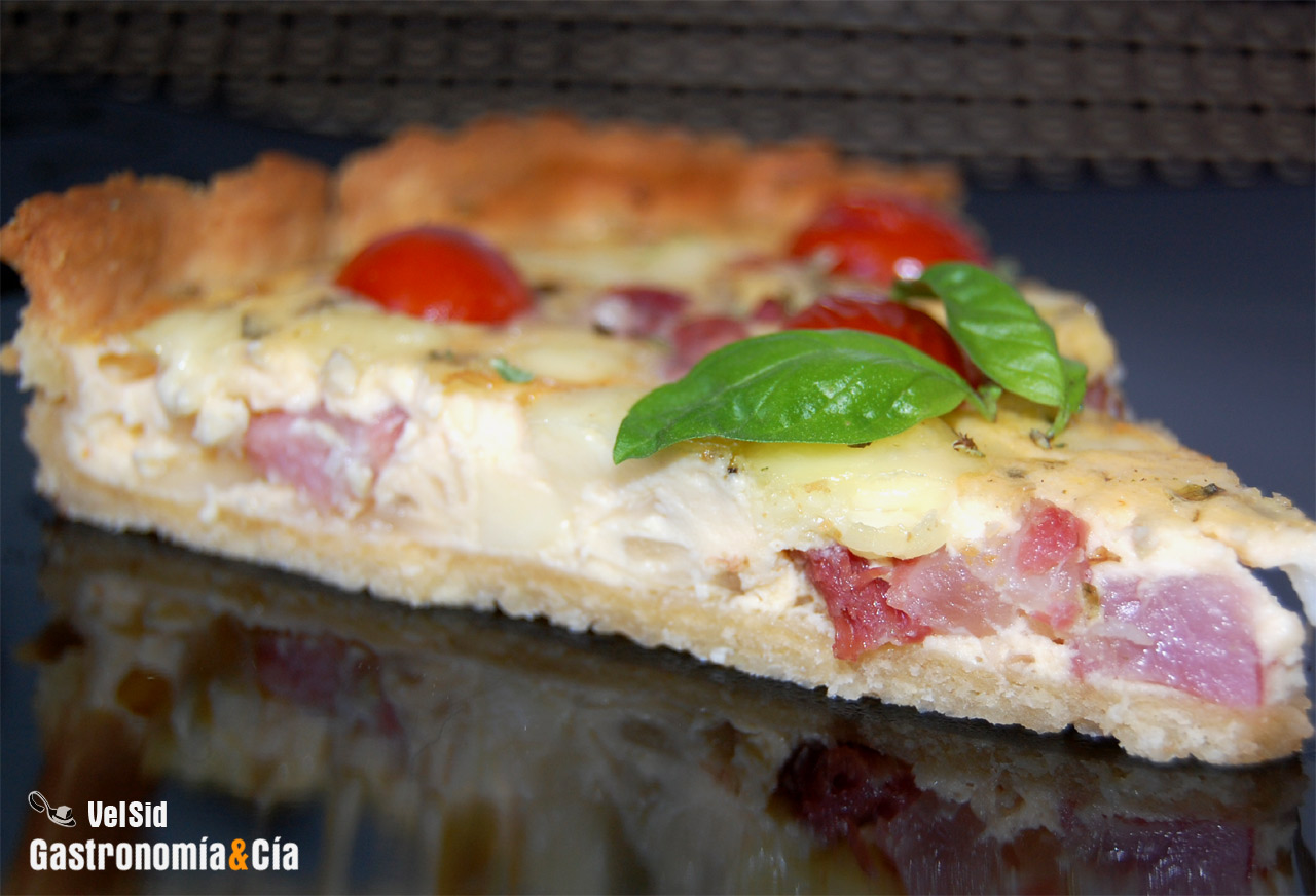 Quiche de queso, tomates y panceta