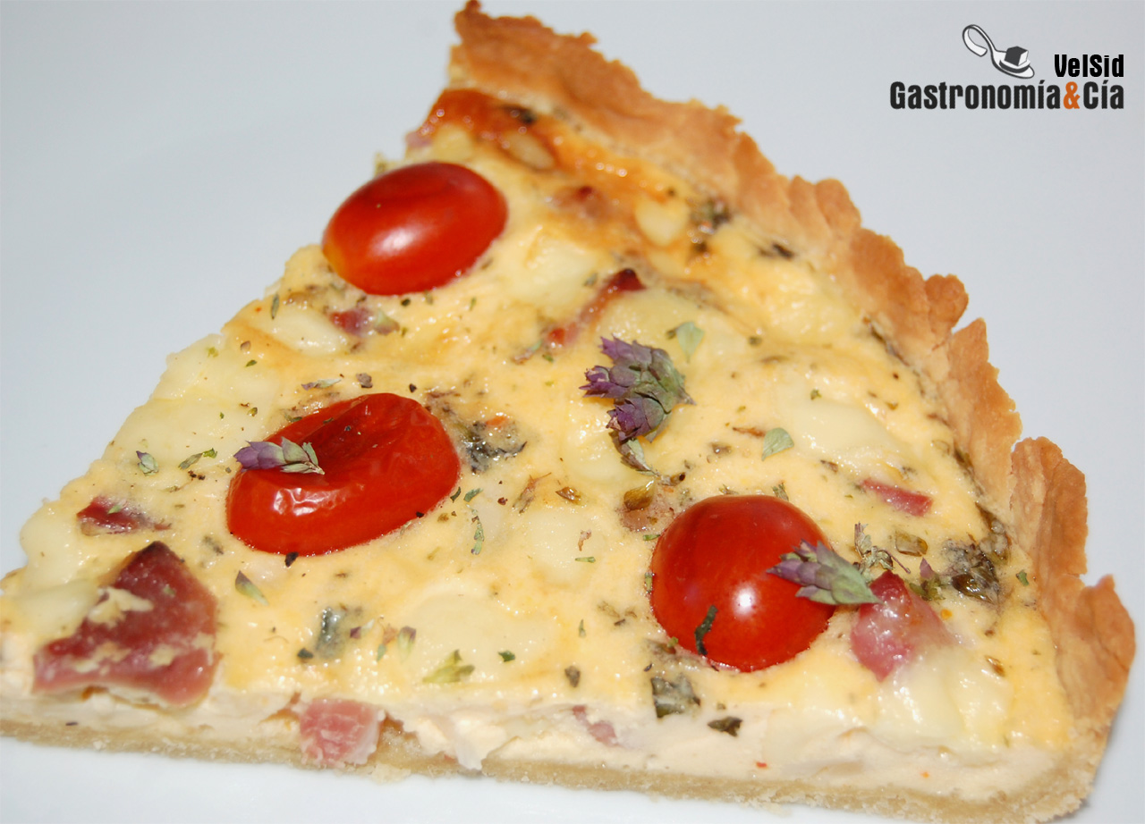 Quiche de queso, tomates y panceta