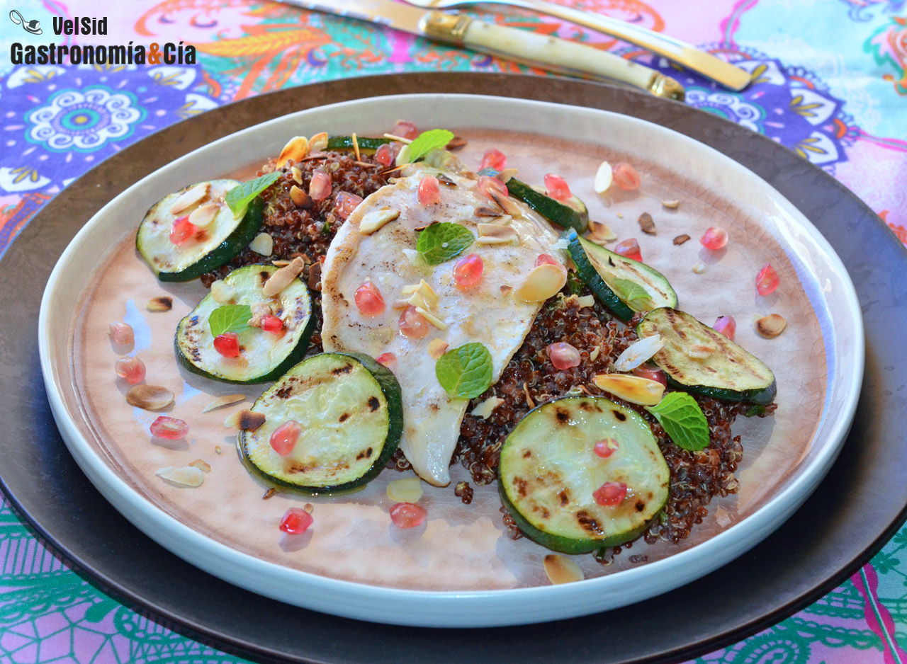 Quinoa, pollo y calabacín a la parrilla con aceite de s