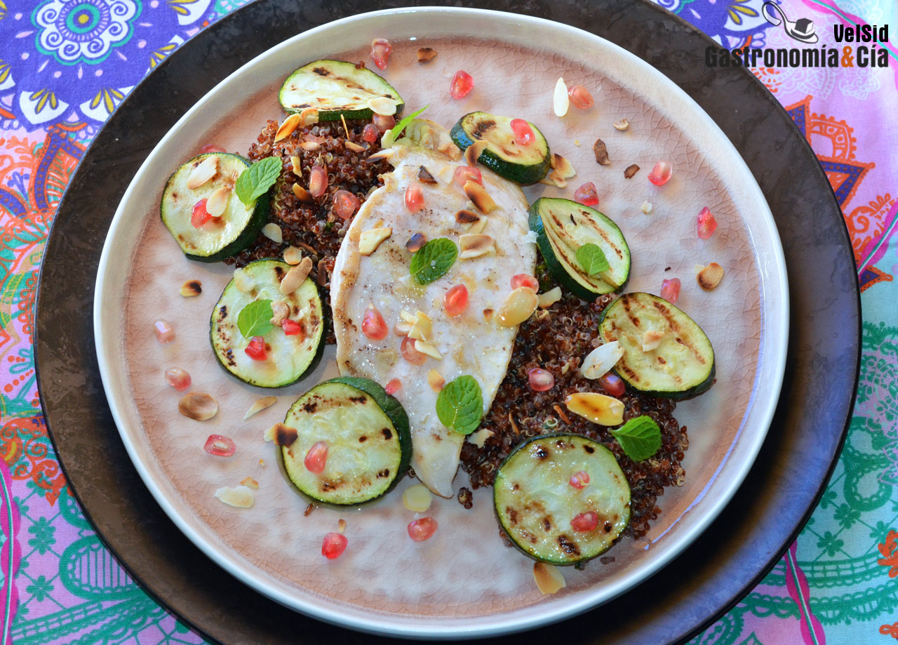 Quinoa, pollo y calabacín a la parrilla con aceite de s