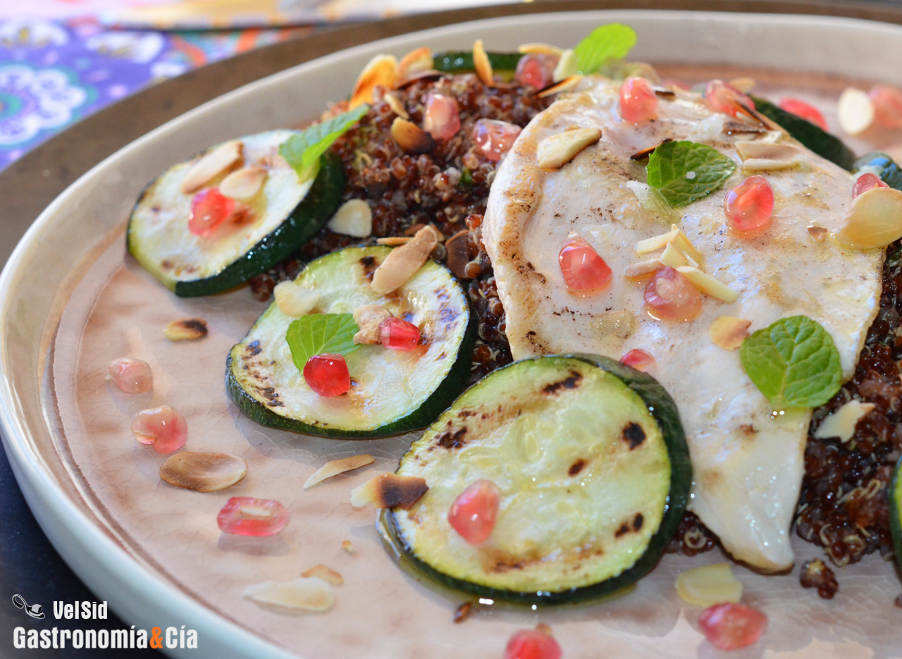 Quinoa, pollo y calabacín a la parrilla con aceite de s