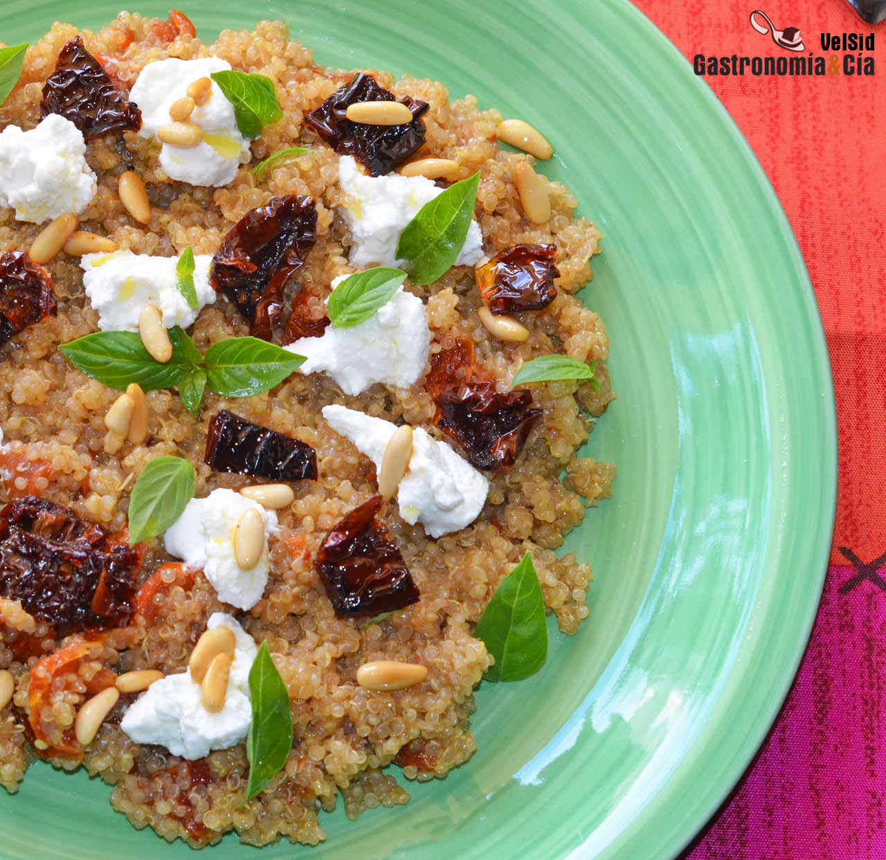 Quinoa con tomates secos, ricotta y albahaca