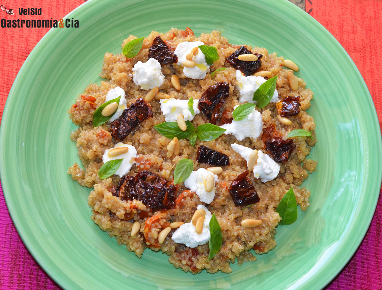 Quinoa con tomates secos, ricotta y albahaca