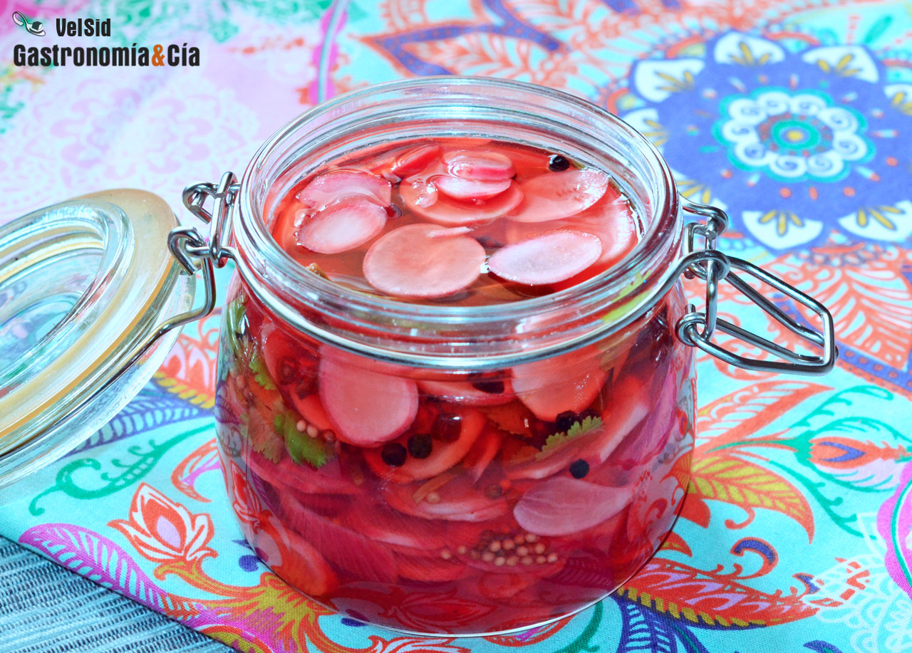 Cómo hacer rabanitos encurtidos con lima y cilantro, id