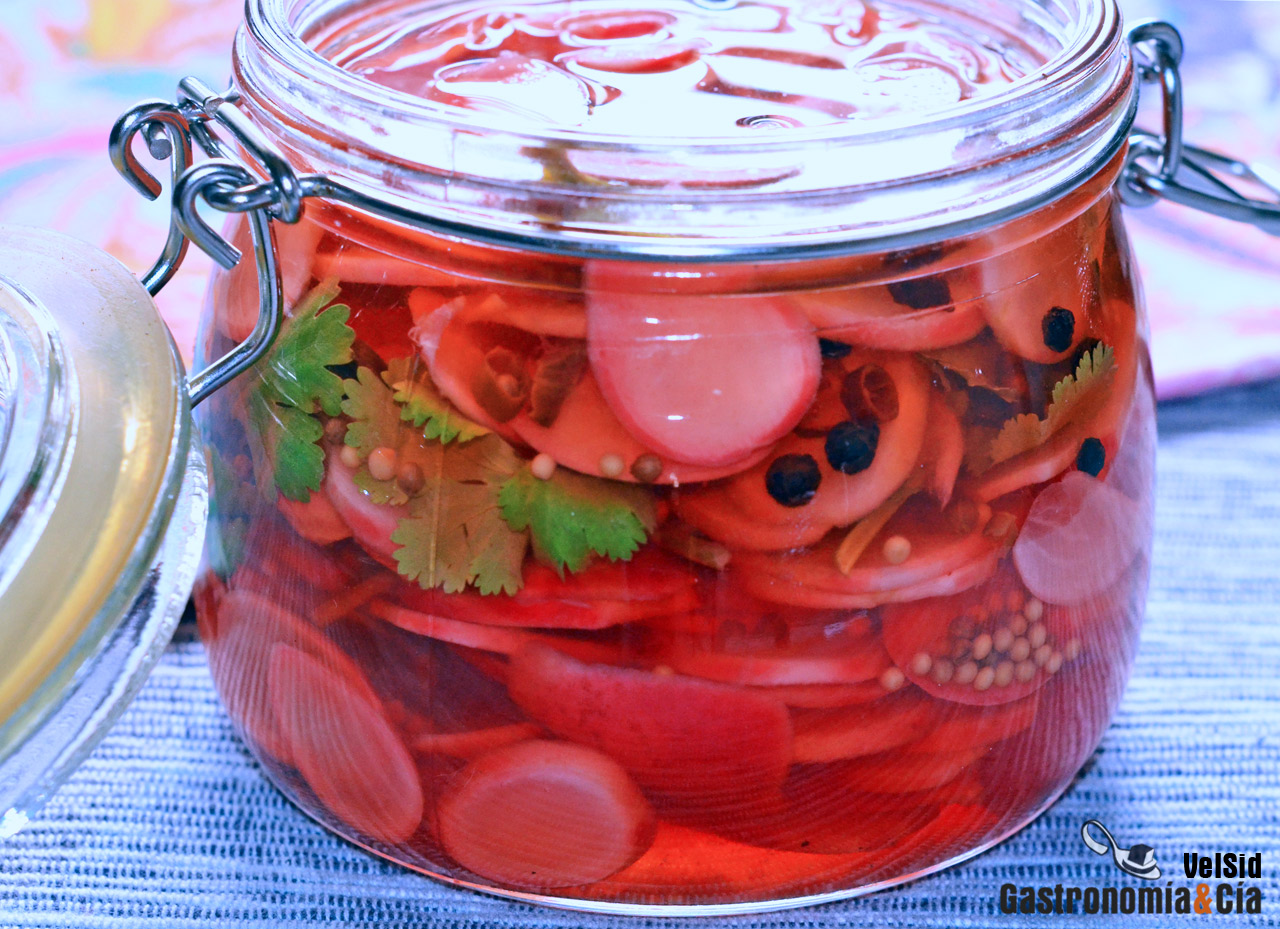 Cómo hacer rabanitos encurtidos con lima y cilantro, id