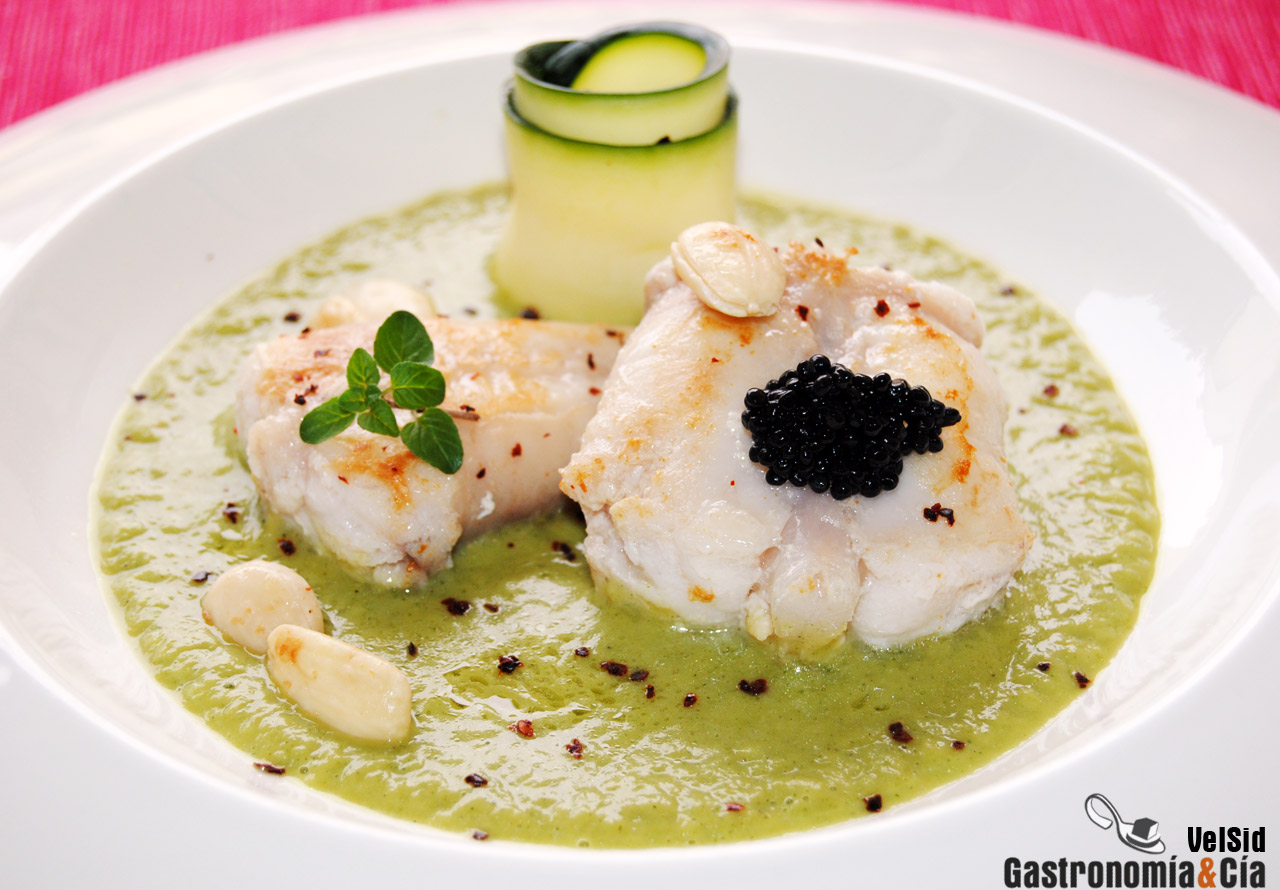 Rape con crema de calabacín y curry verde