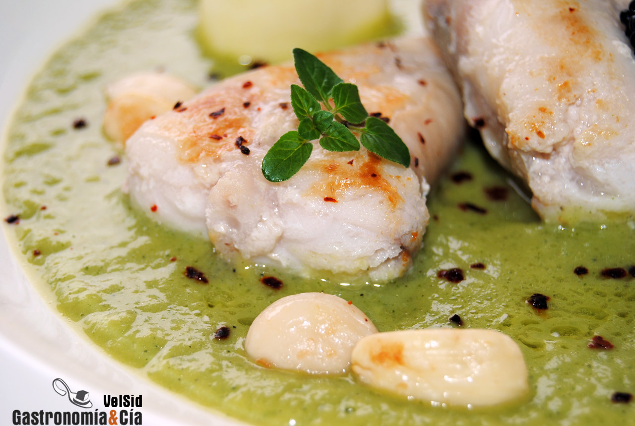 Rape con crema de calabacín y curry verde