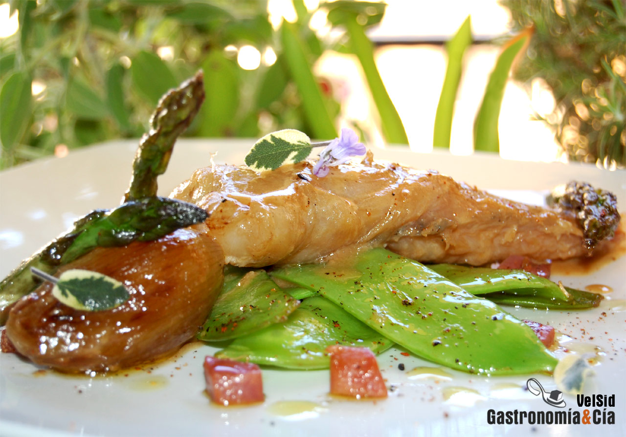 Rape al cava con tirabeques