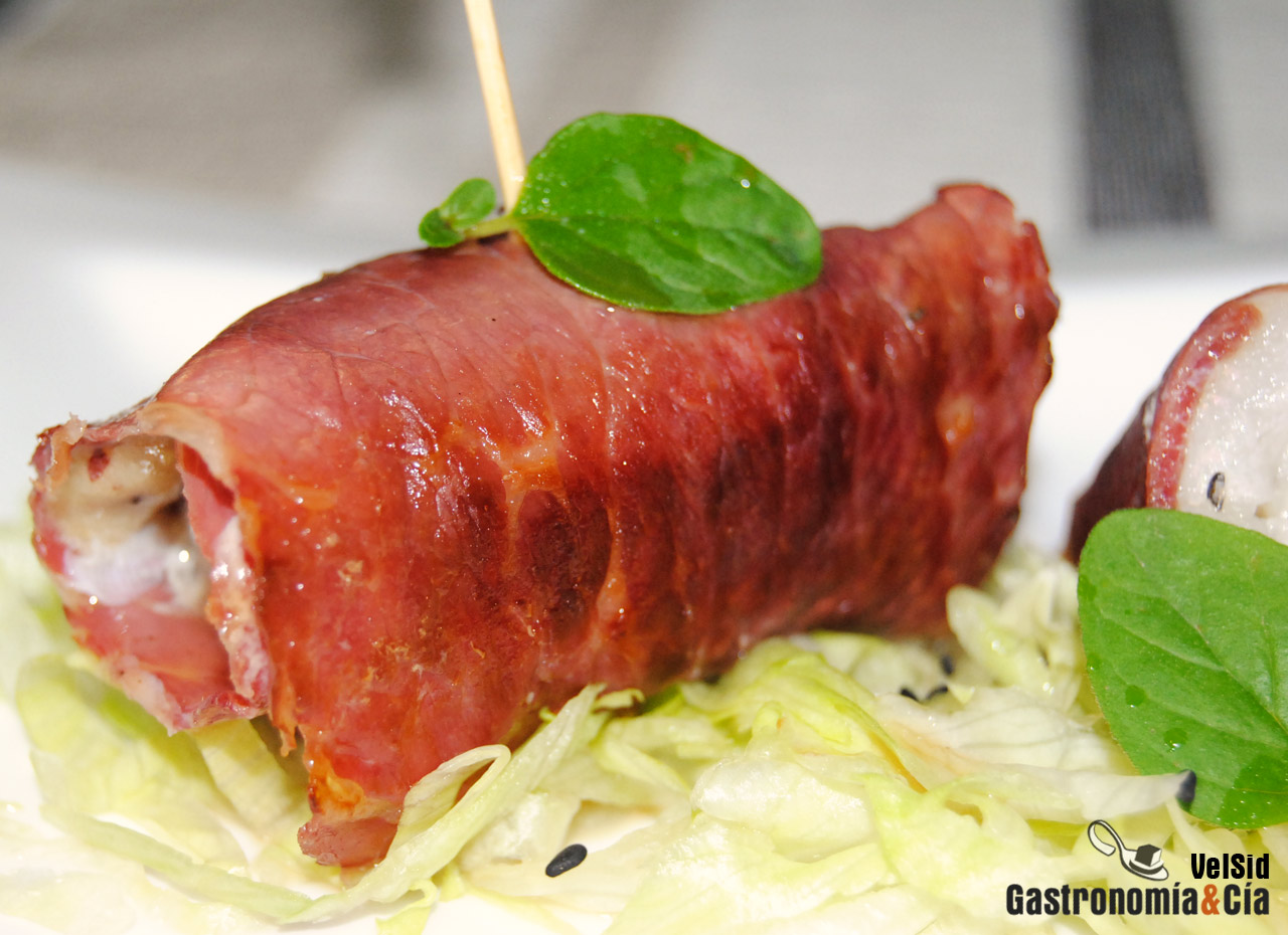 Brocheta de rape y cecina con salsa de mostaza