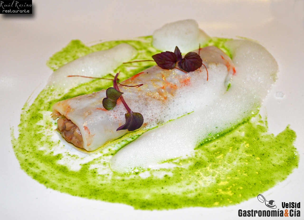 Canelón de langostinos relleno de ragú de boletus