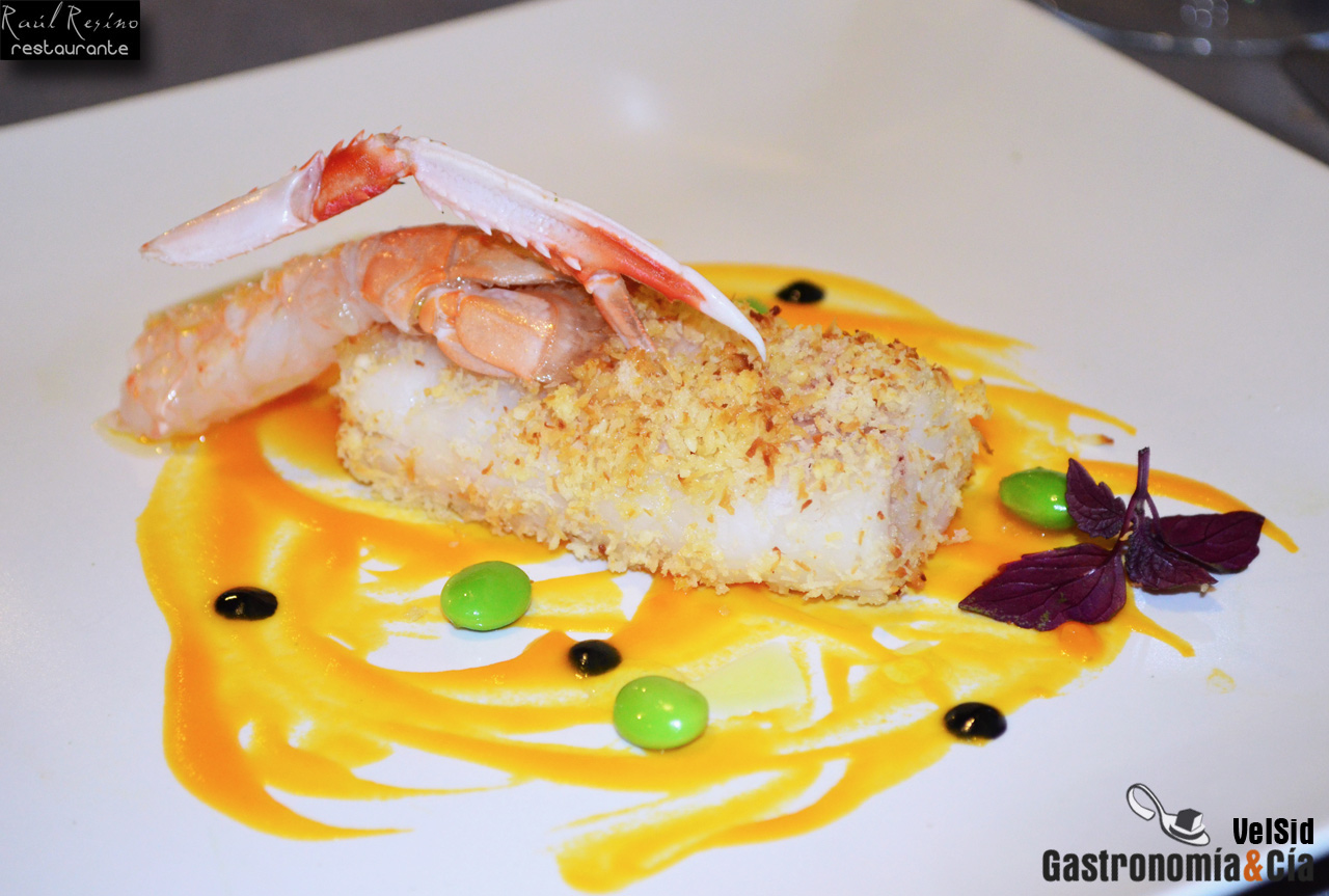 Rape en costra de coco y cigala ahumada