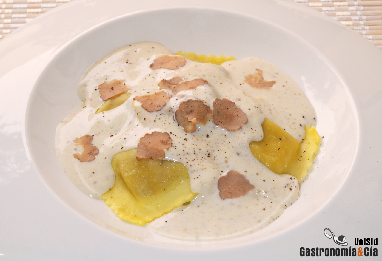 Ravioli de boletus con salsa de trufa blanca