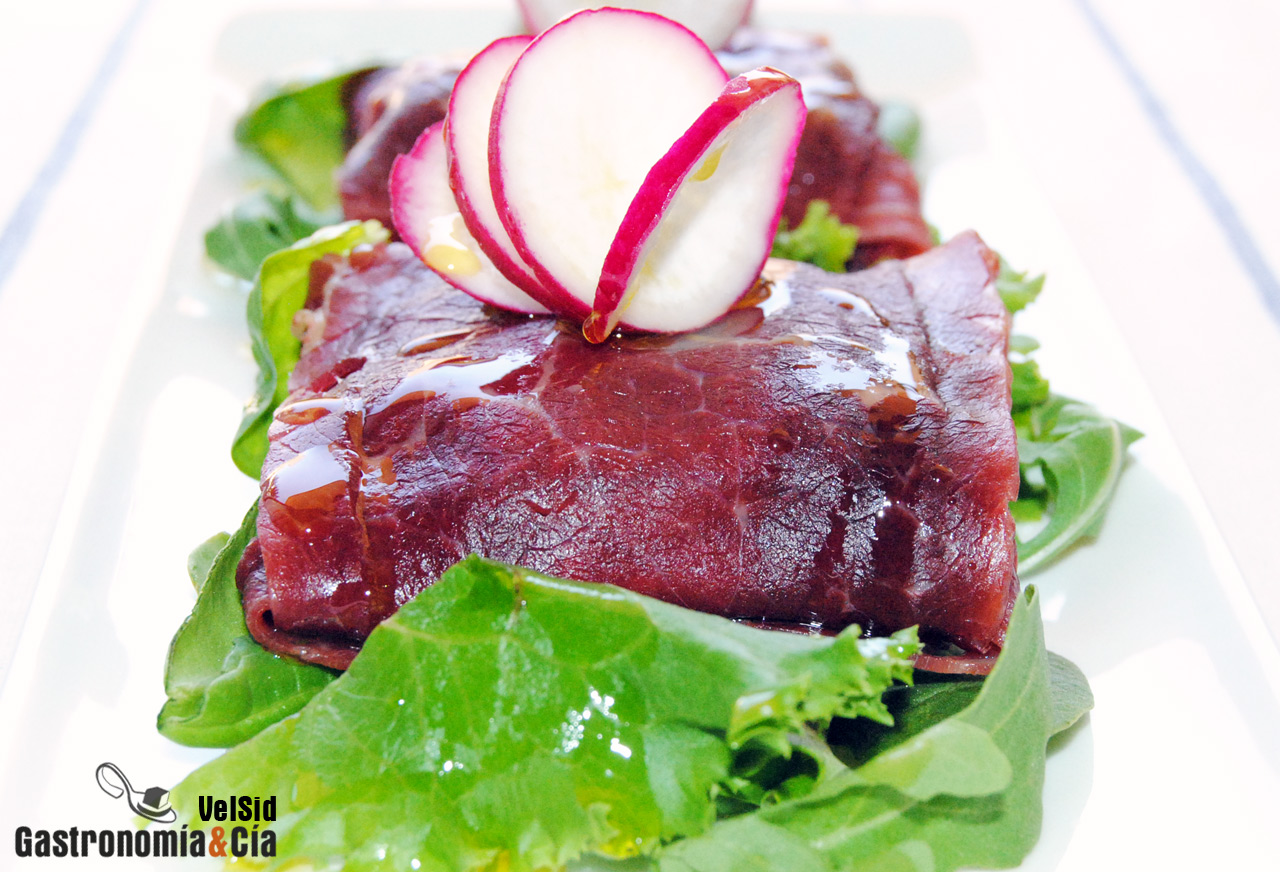 Ravioli de cecina y skordalia de nueces