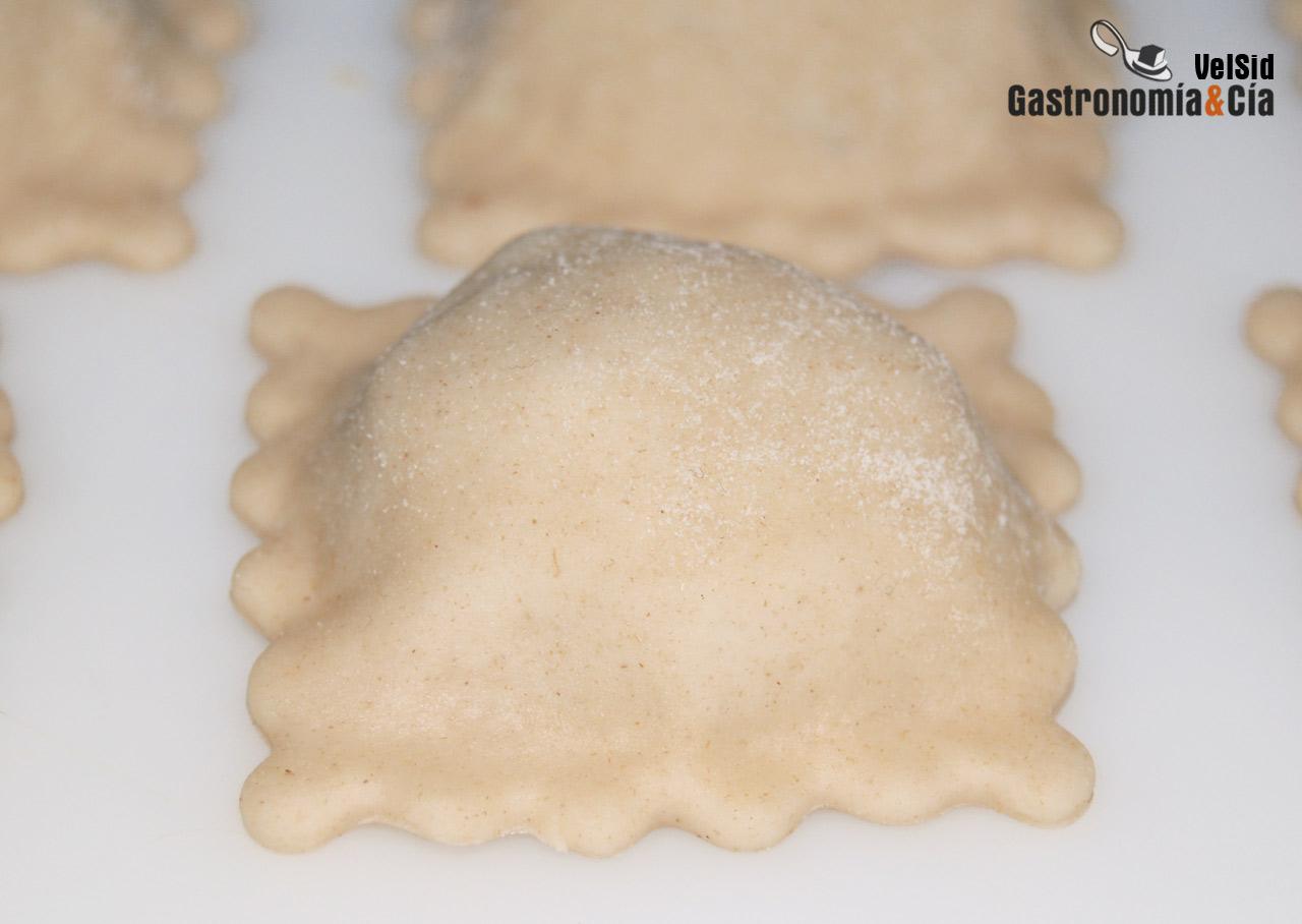 Ravioli relleno de ternera y aroma de setas, elaboració