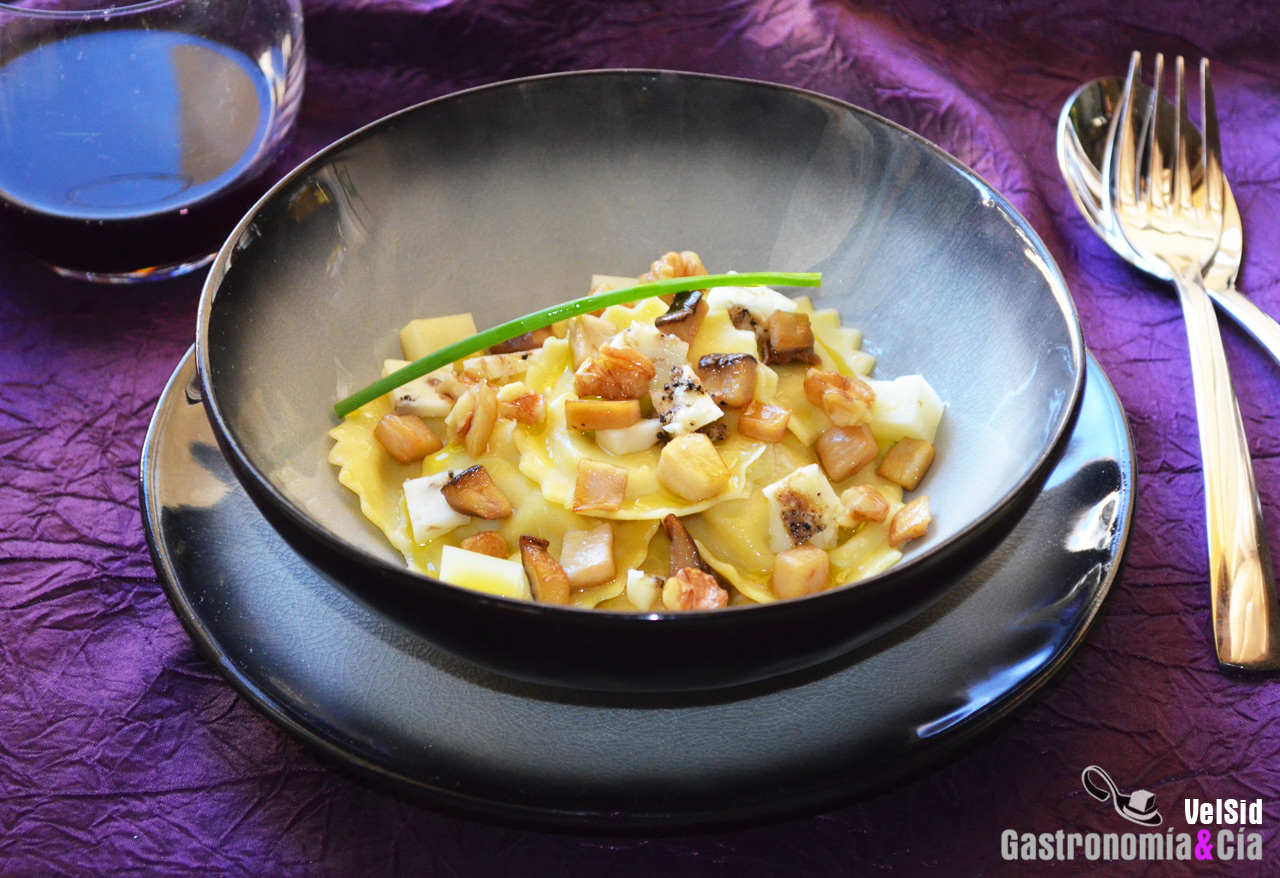 Ravioli de queso y trufa con Pecorino trufado y setas d