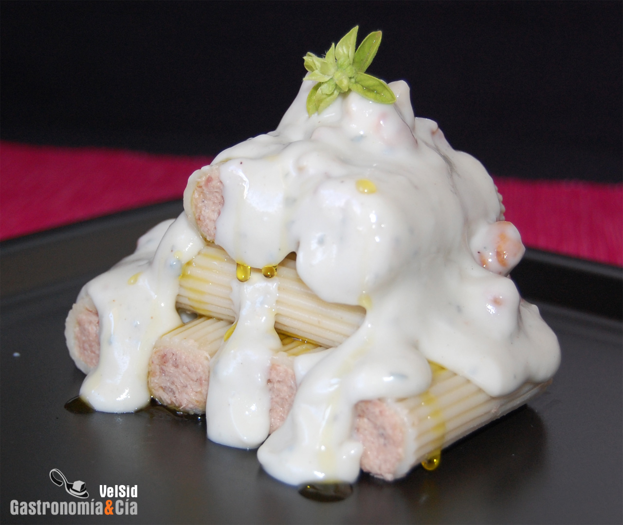 Rigatoni con bechamel de roquefort