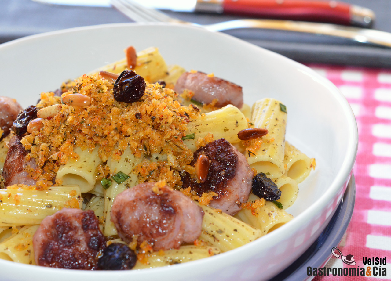 Rigatoni con butifarra y pangratatto