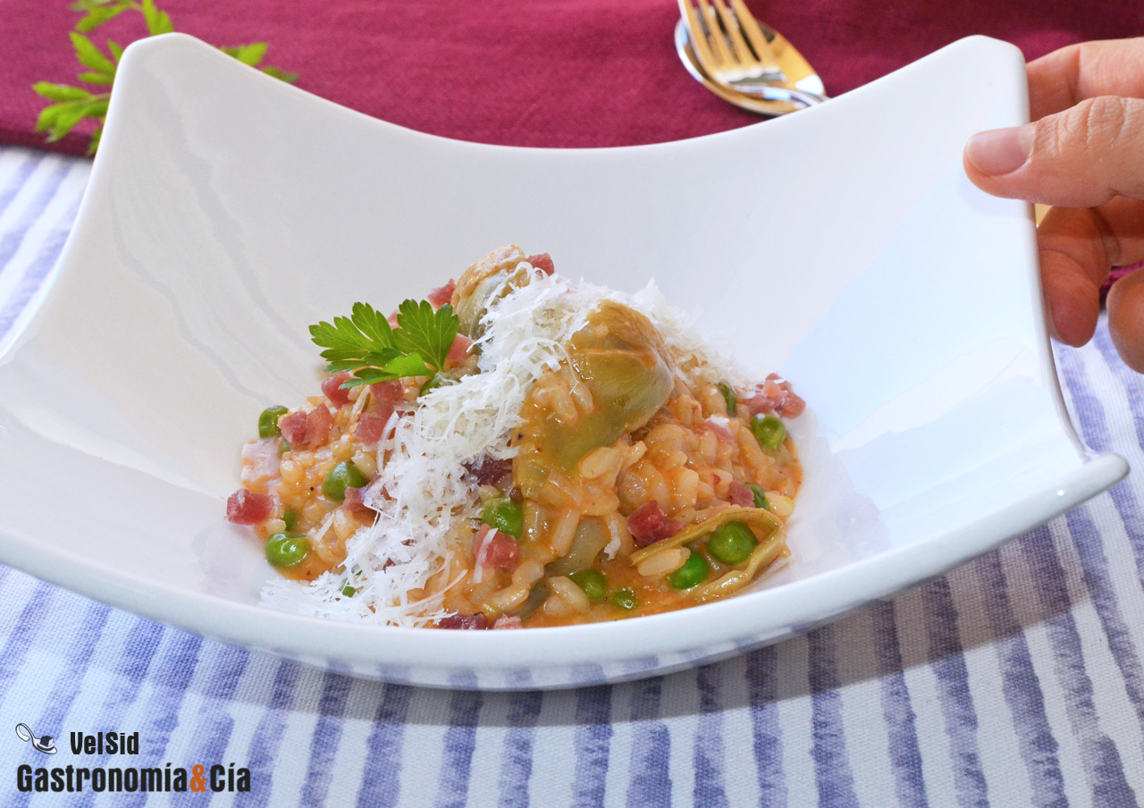 Risotto de alcachofas, guisantes y jamón