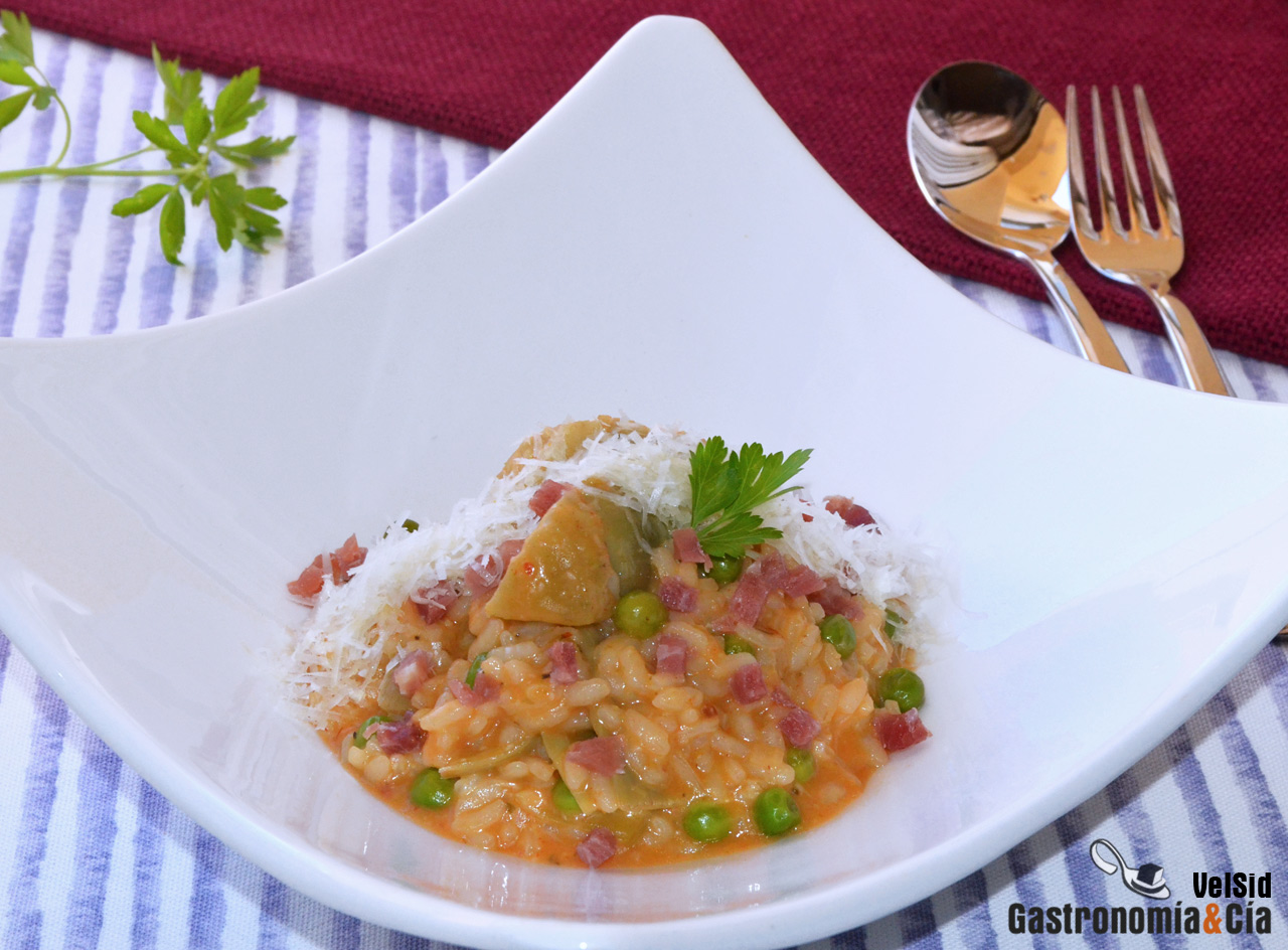 Risotto de alcachofas, guisantes y jamón