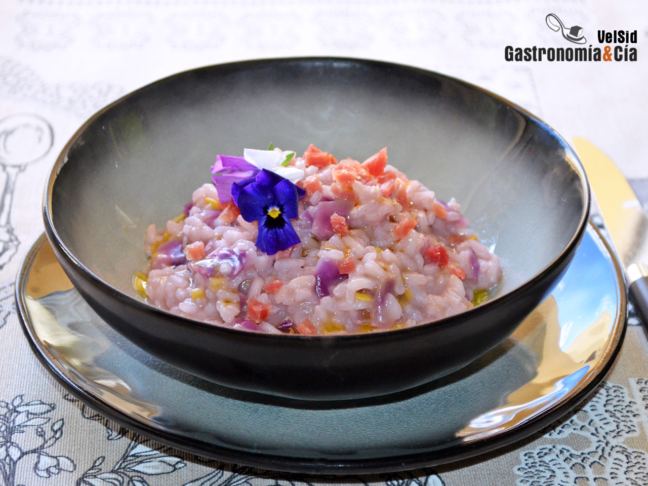 Risotto de col lombarda y jamón