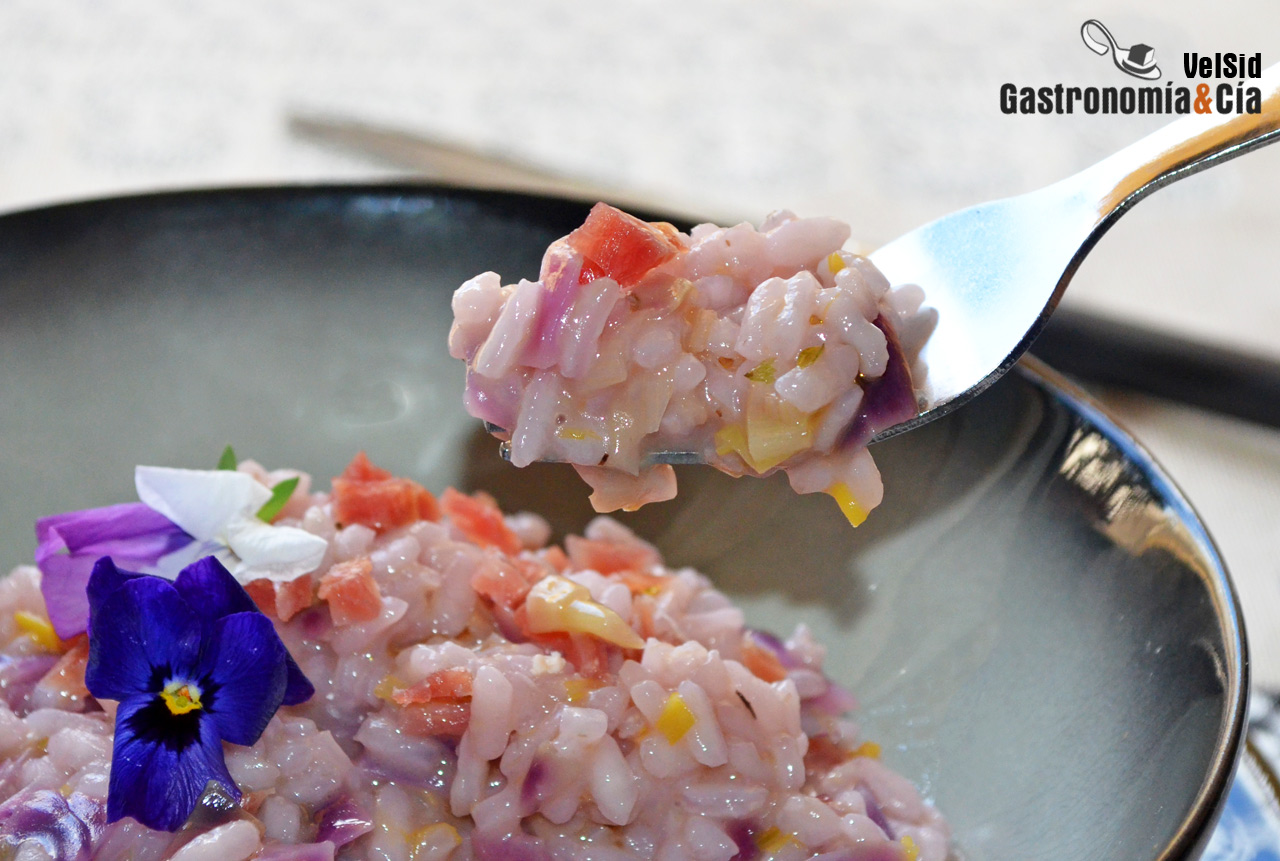 Risotto de col lombarda y jamón