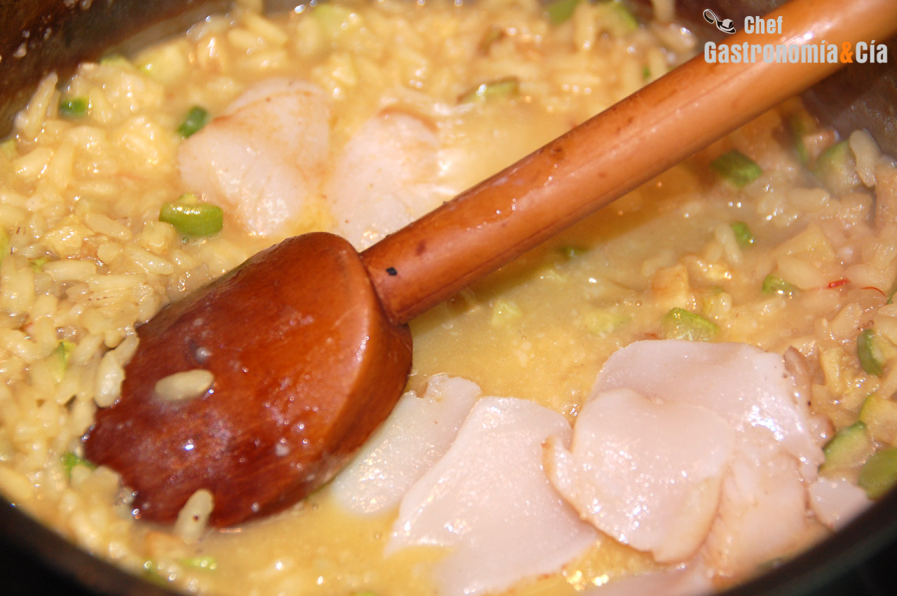 Risotto con calabacines y vieiras