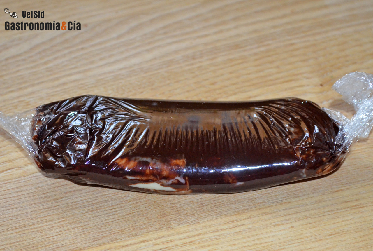 Cómo hacer rizos de chocolate fáciles para decorar post