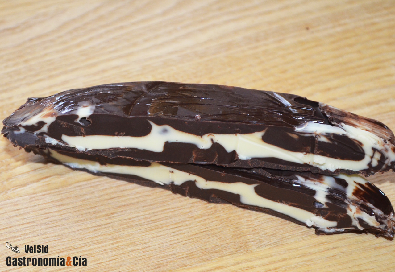 Cómo hacer rizos de chocolate fáciles para decorar post