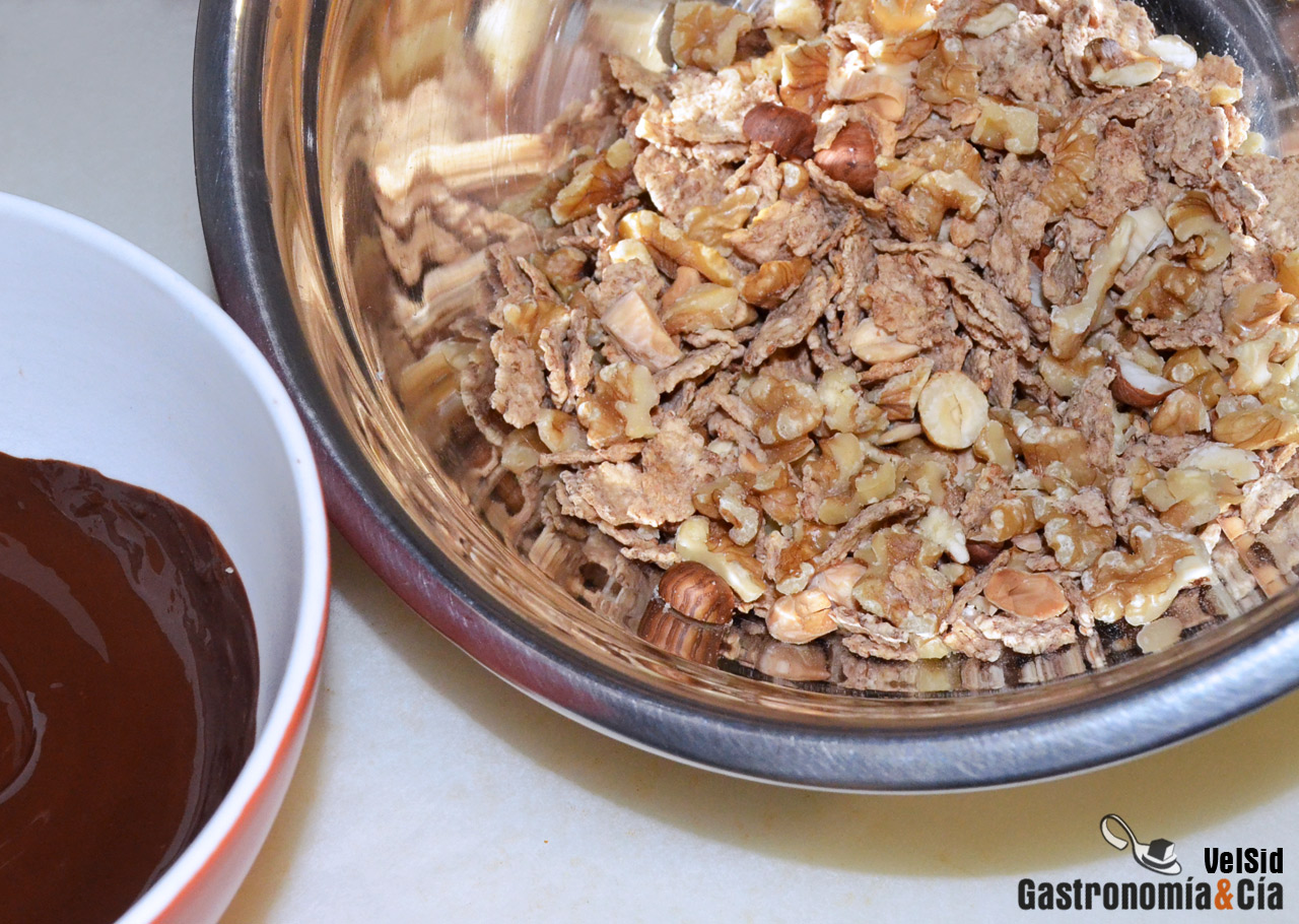 Rocas de chocolate, cereales y frutos secos. Saludables