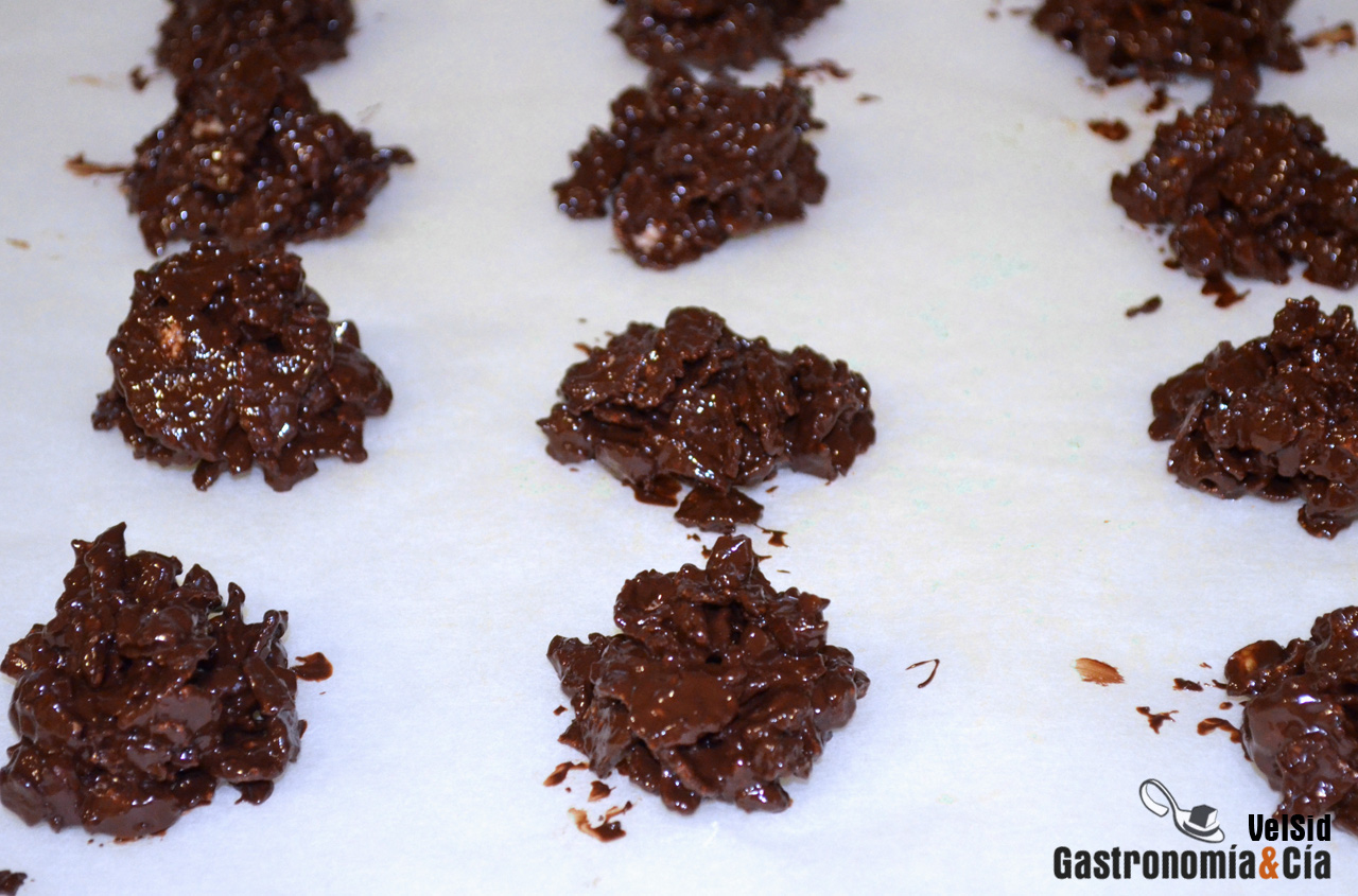 Rocas de chocolate, cereales y frutos secos. Saludables