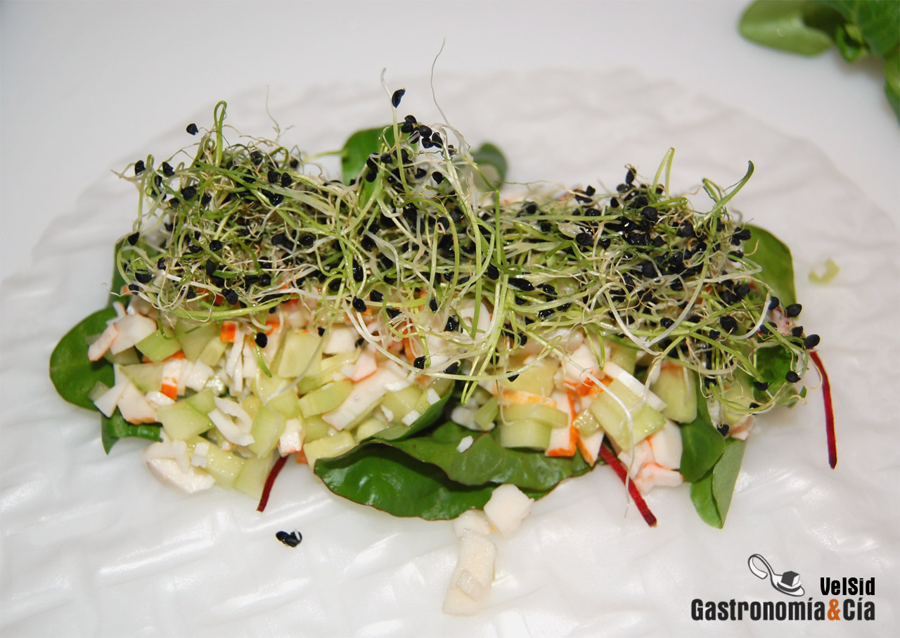 Rollitos de surimi y brotes