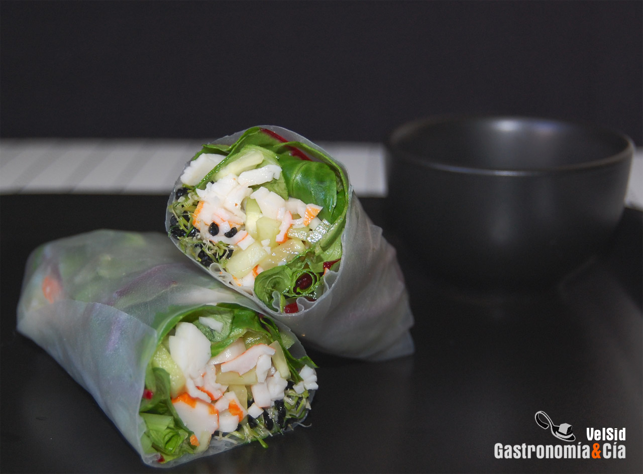 Rollitos de surimi y brotes