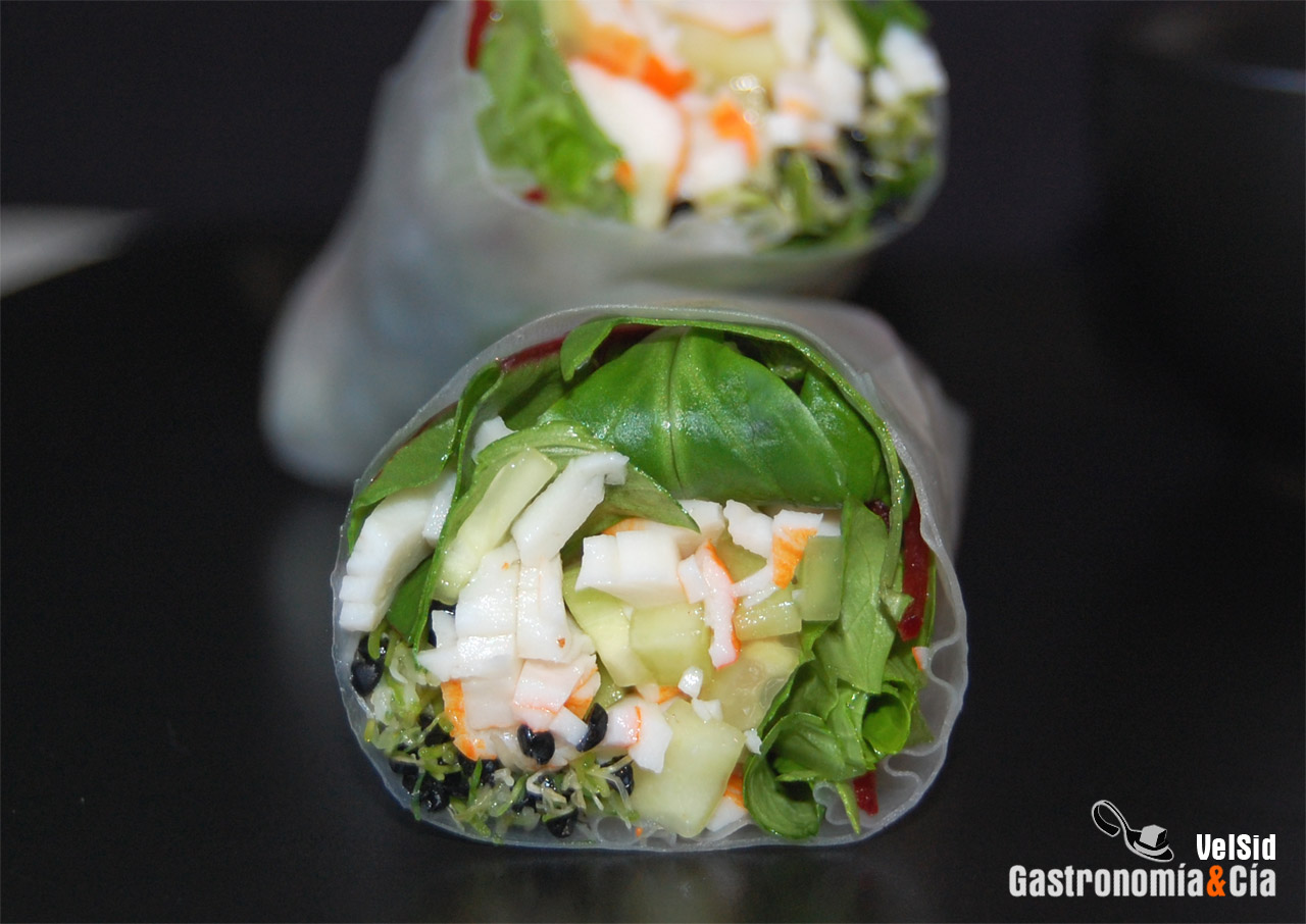 Rollitos de surimi y brotes