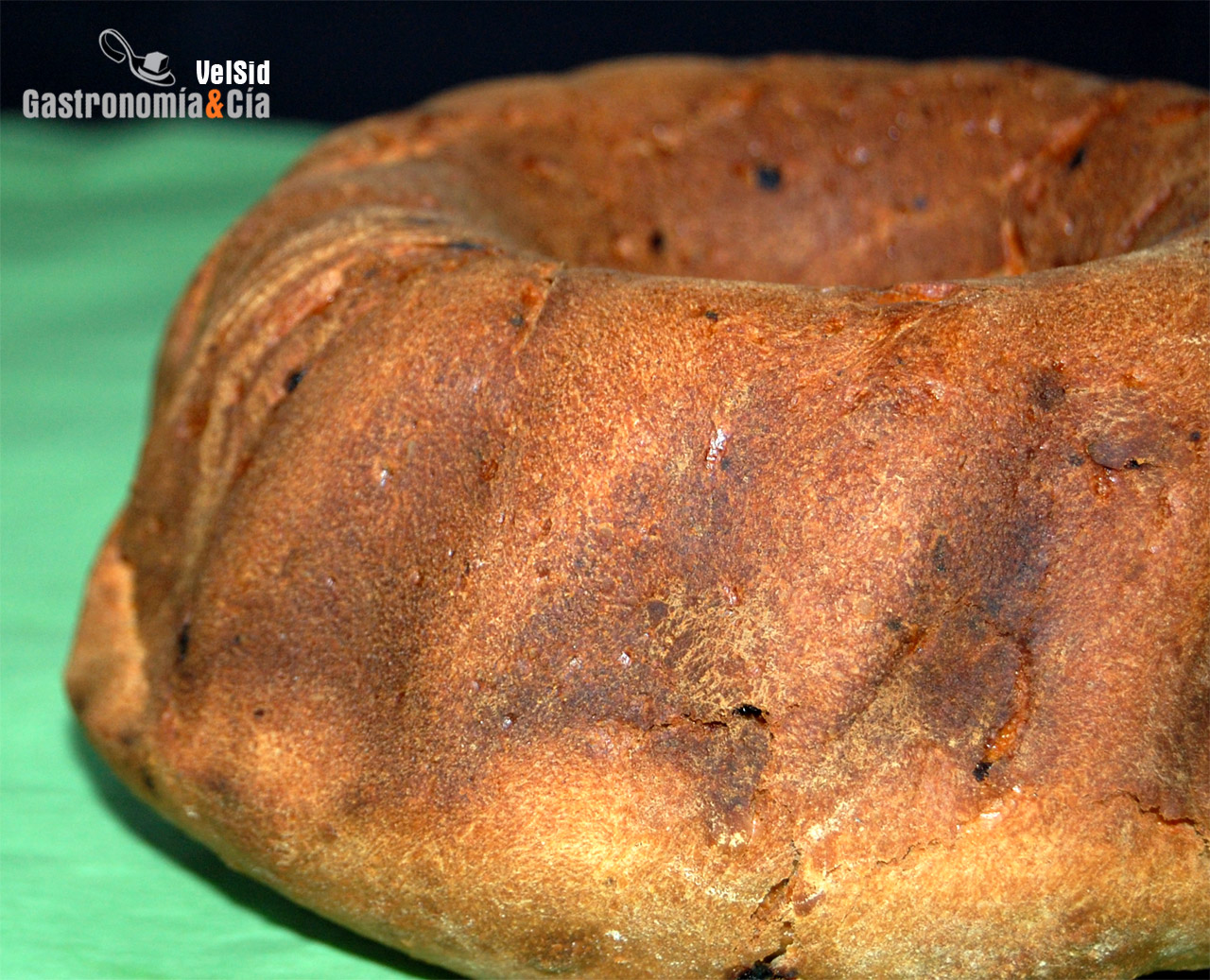 Roscón de avellanas y pasas