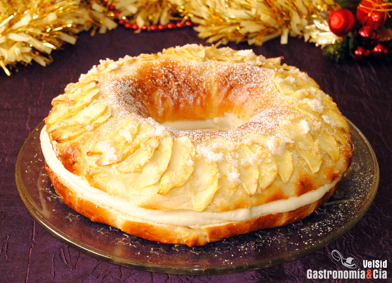Roscón de Reyes con crema y manzana
