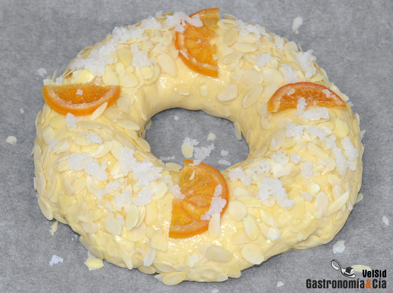 Roscón de Reyes relleno de turrón de Jijona