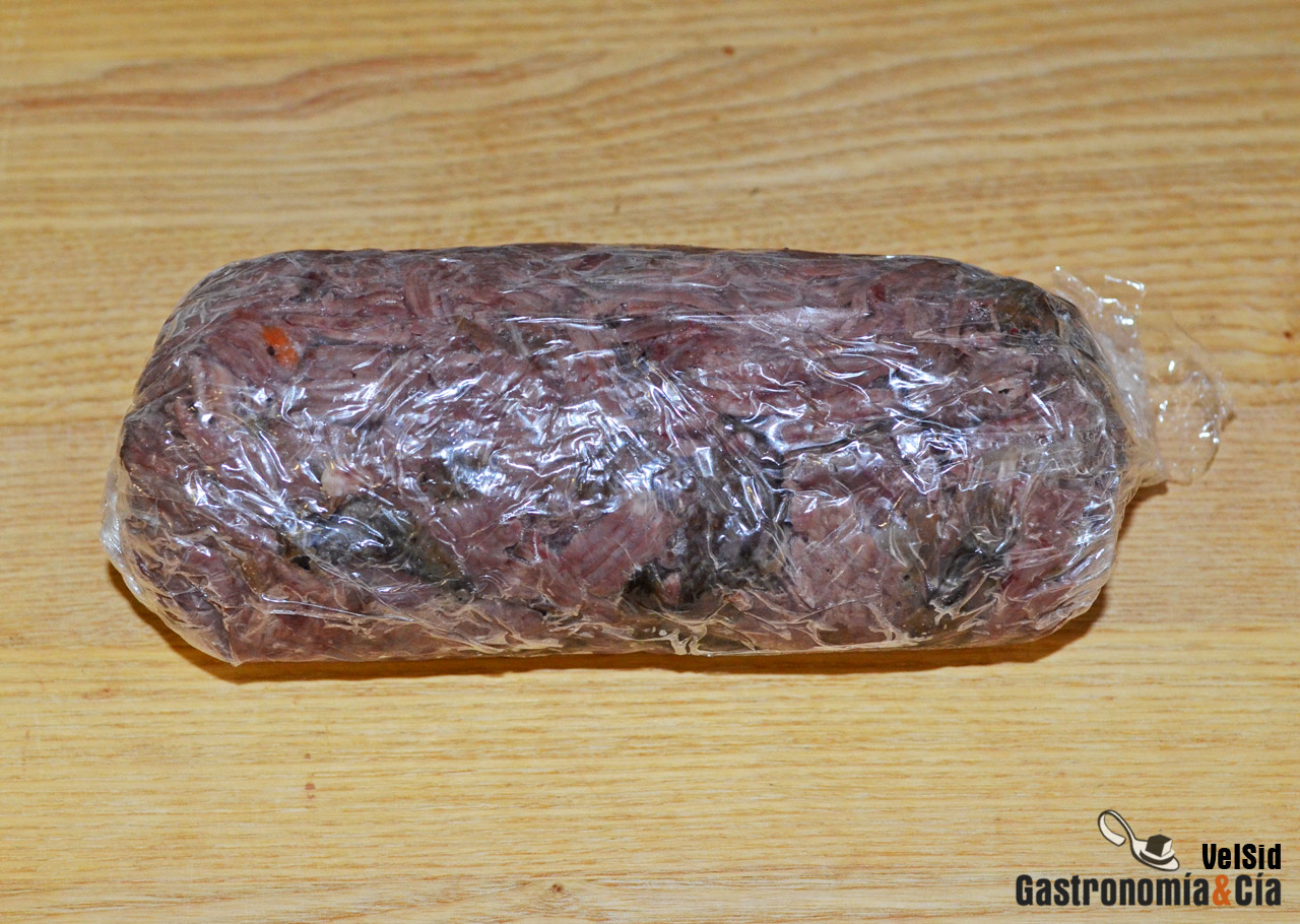 Rulo de carrillera de ternera con salsa de boletus y ve