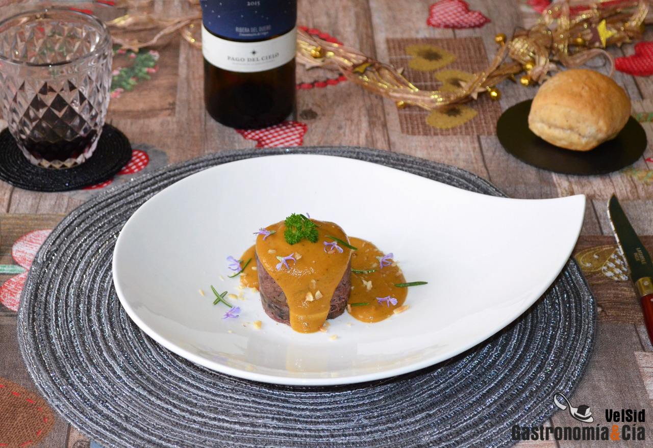 Rulo de carrillera de ternera con salsa de boletus y ve