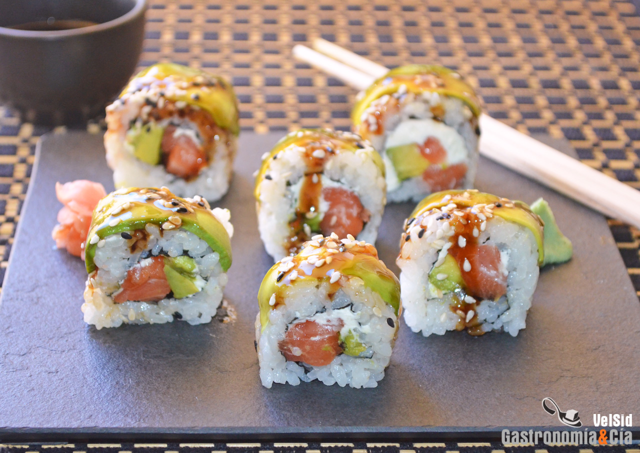 Sake Cheese Bamboo Roll. Receta de sushi