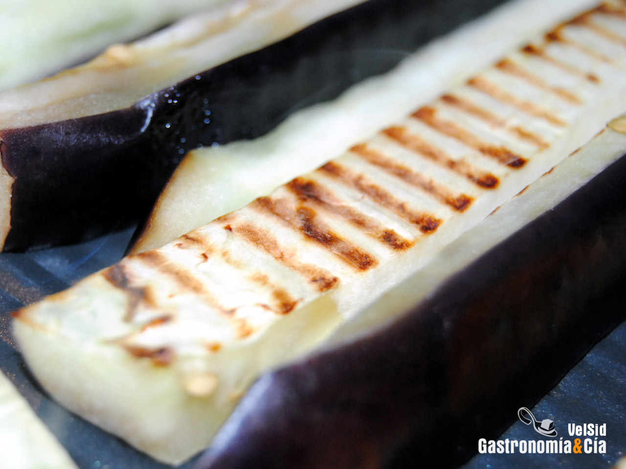 Salmón con berenjena y miso