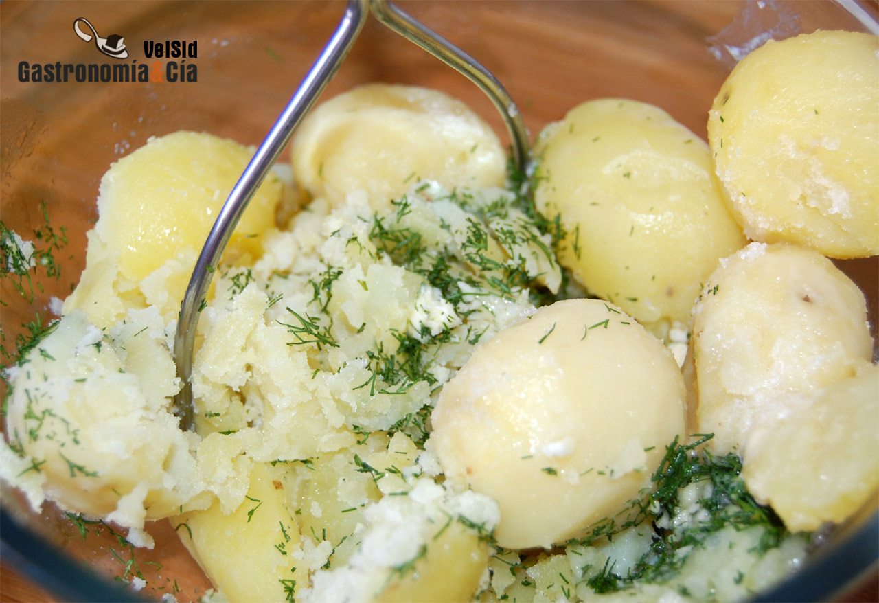 Salmón con parmentier al eneldo