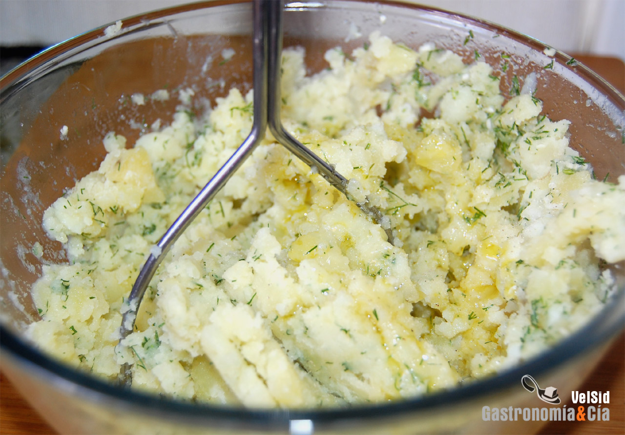 Salmón con parmentier al eneldo