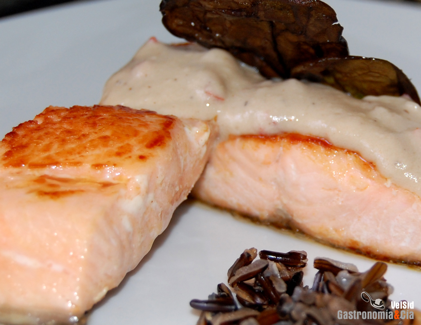 Salmón con salsa de coco y vainilla