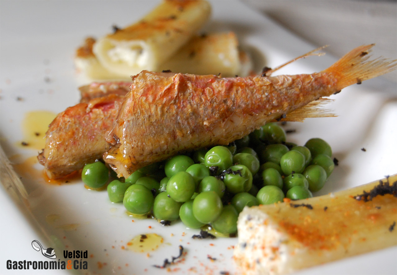 Salmonetes con macarrón relleno de queso y trufa