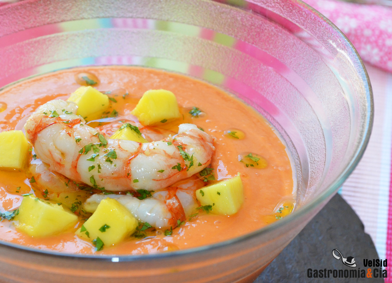 Salmorejo de mango con gambas