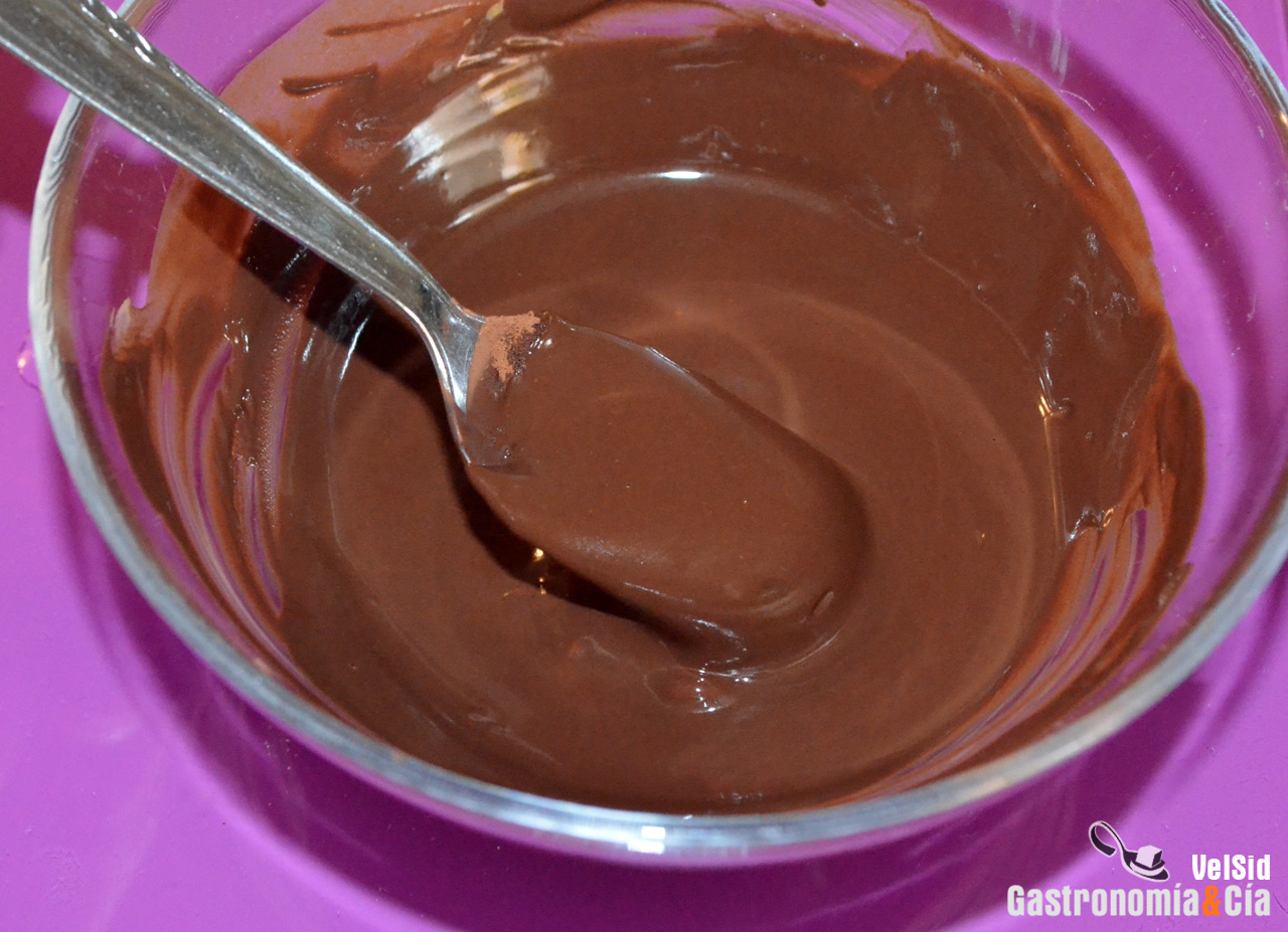 Receta fácil para hacer salsa de chocolate para postres