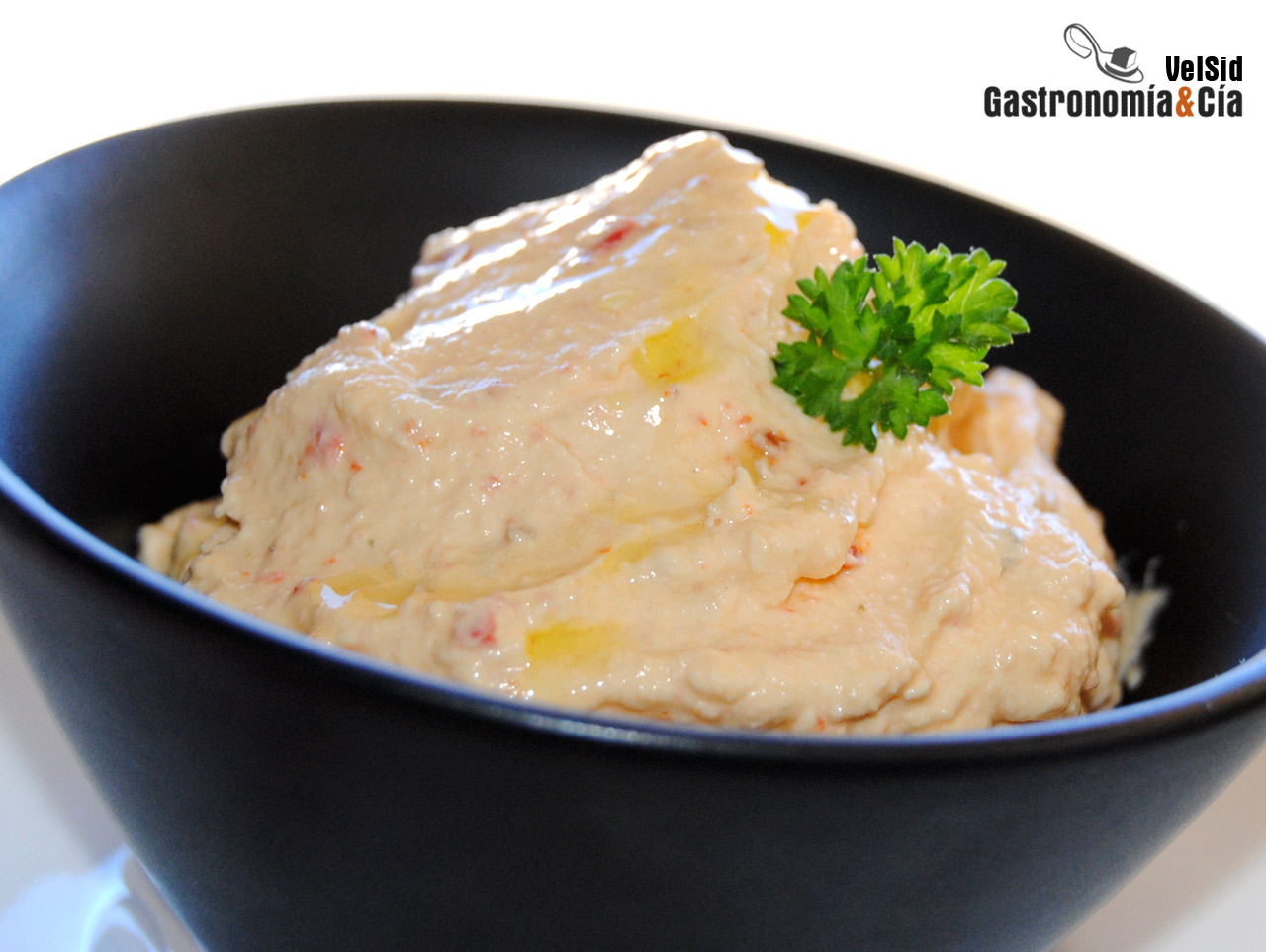 Salsa de crema agria y zhug